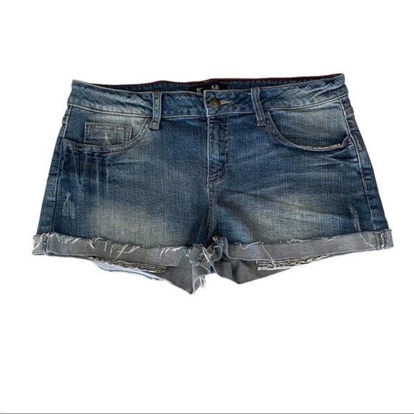 Forever 21 Premium Denim Distressed Cuffed Shorts Size 30 - Picture 1 of 4